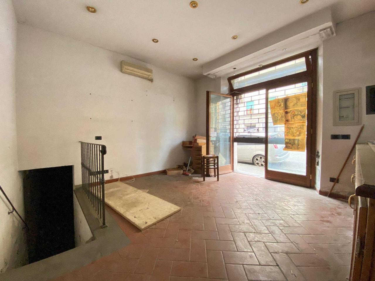 Negozio in Via Uguccione della Faggiola, Firenze, {3} - Foto 1