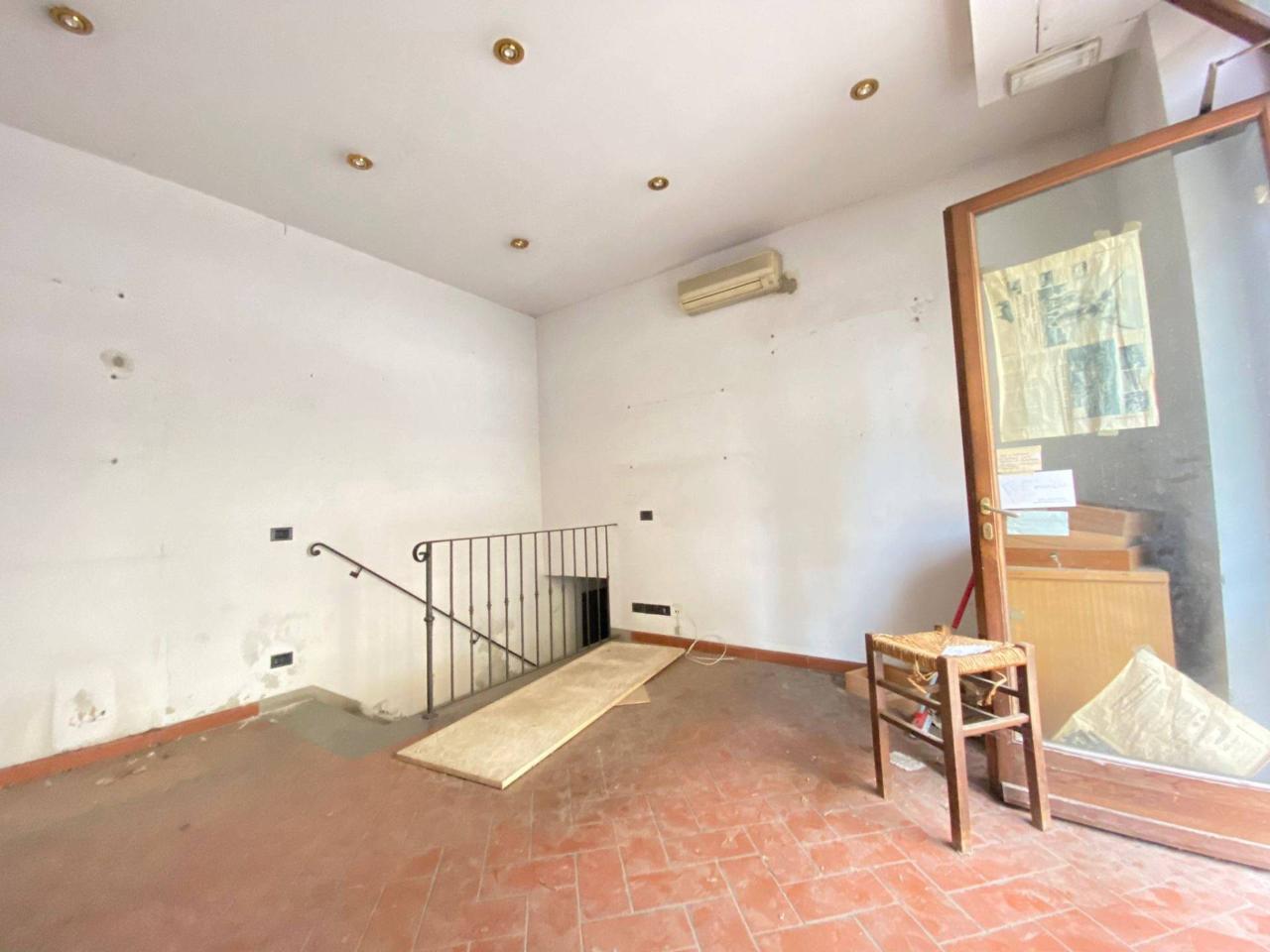 Negozio in Via Uguccione della Faggiola, Firenze, {3} - Foto 2
