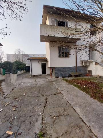 Two-family villa in Viale De Gasperi  23, Alfonsine - Photo 1