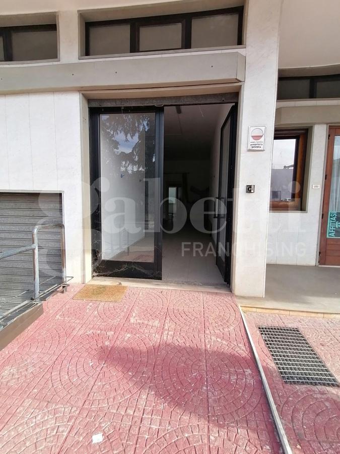 Ufficio in Corso Umberto I 37, Carovigno, {3} - Foto 1
