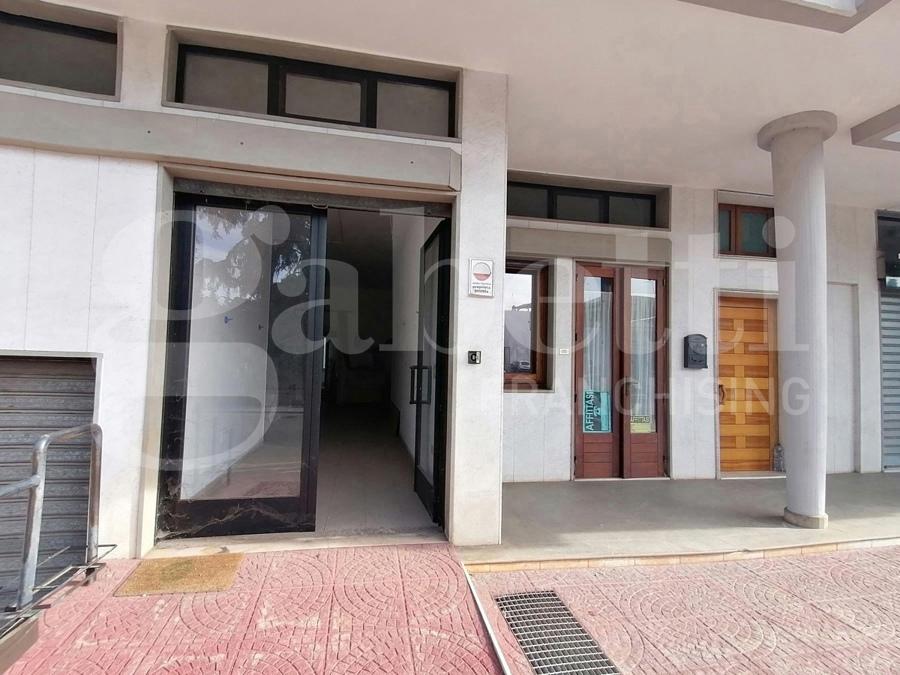 Ufficio in Corso Umberto I 37, Carovigno, {3} - Foto 2