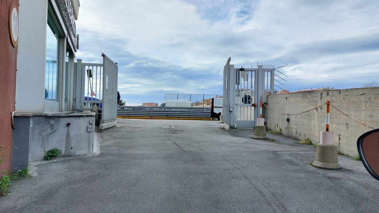 Parcheggio chiuso in Corso Europa, Genova - Foto 1