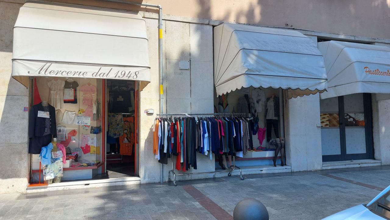 Abbigliamento in vendita a Genova