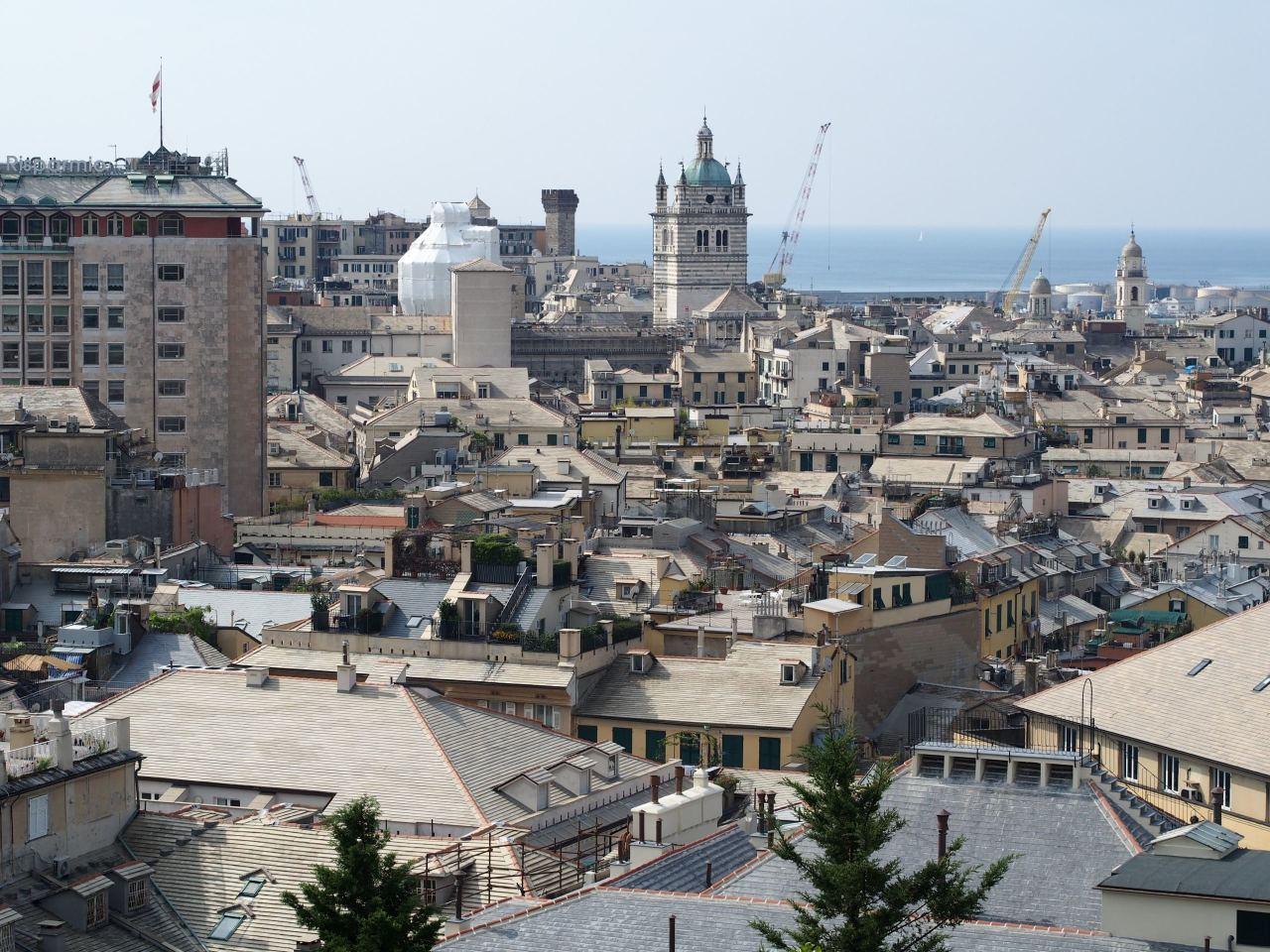 Palazzina commerciale in affitto a Genova