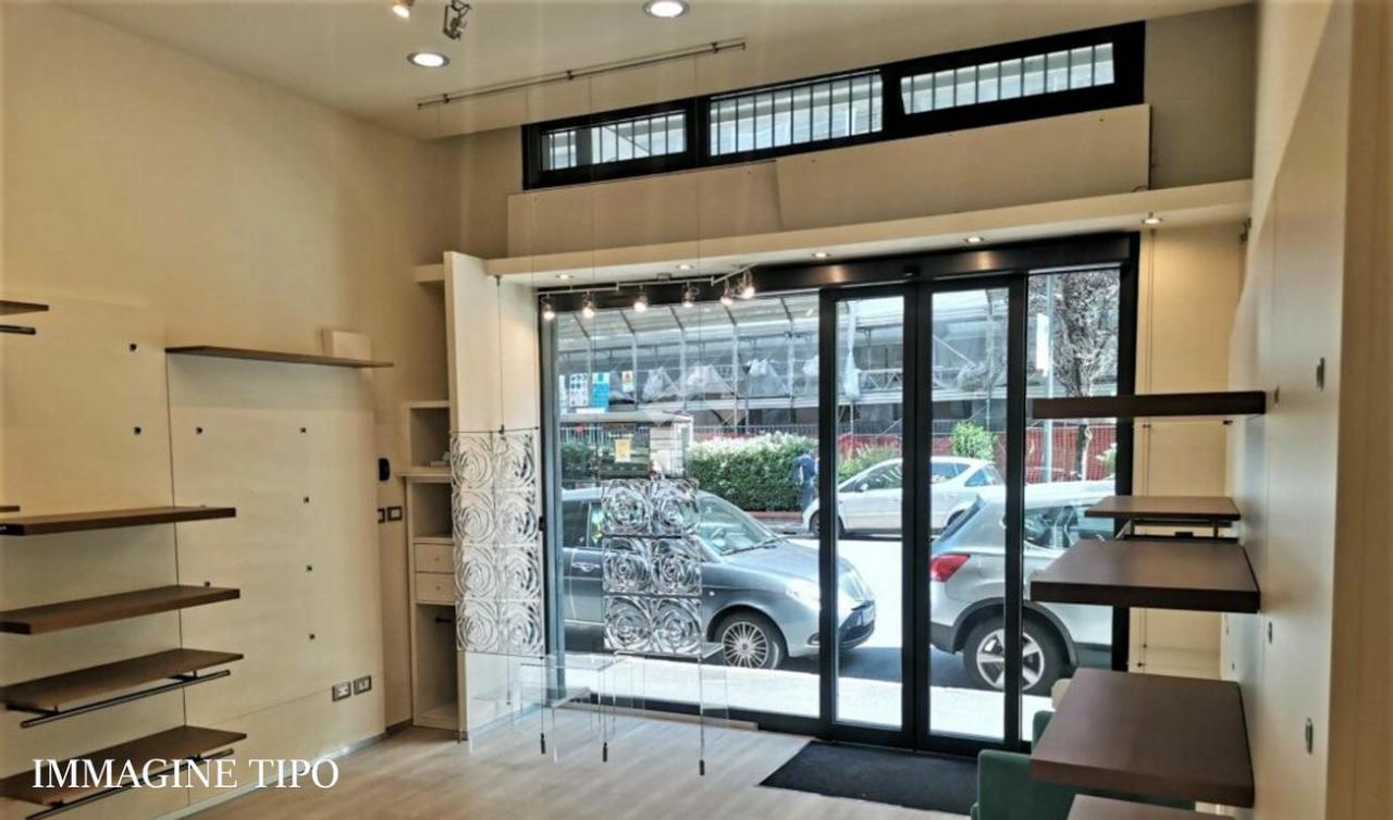 Negozio in Via Garibaldi 147, Desio, {3} - Foto 1