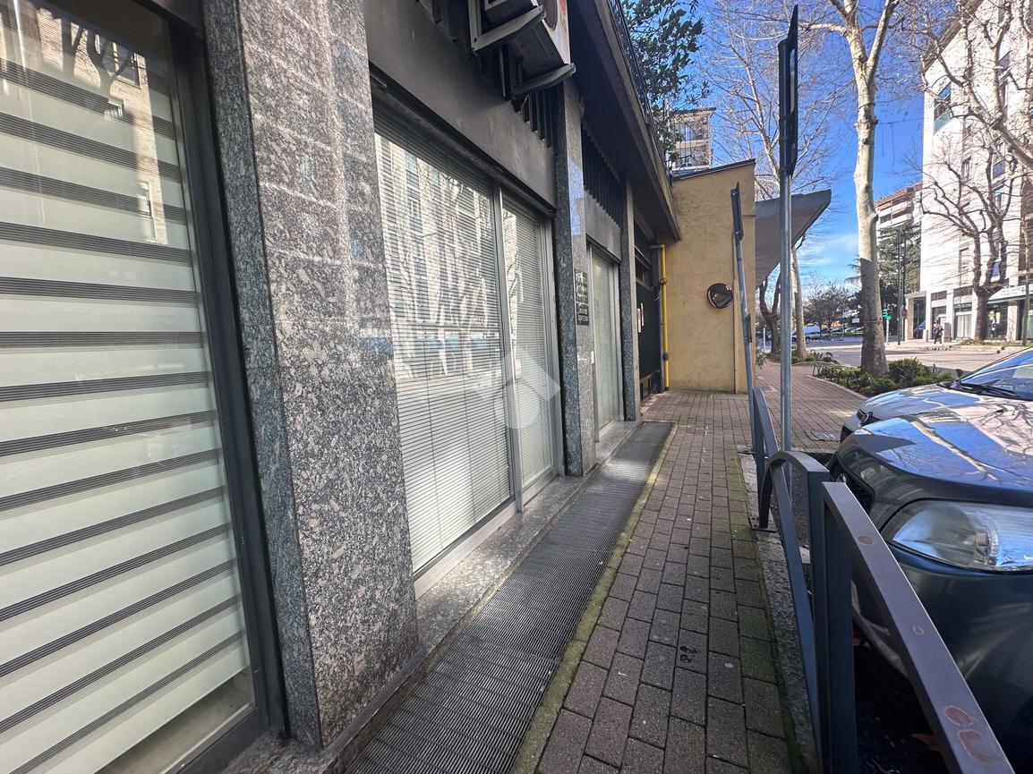 Negozio in Via Luigi Cadorna 10, Cinisello Balsamo, {3} - Foto 2