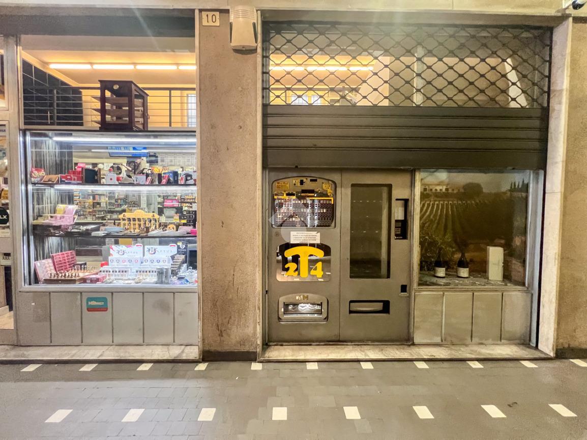 Negozio in Galleria Guglielmo Mazzini 1, Seregno, {3} - Foto 2