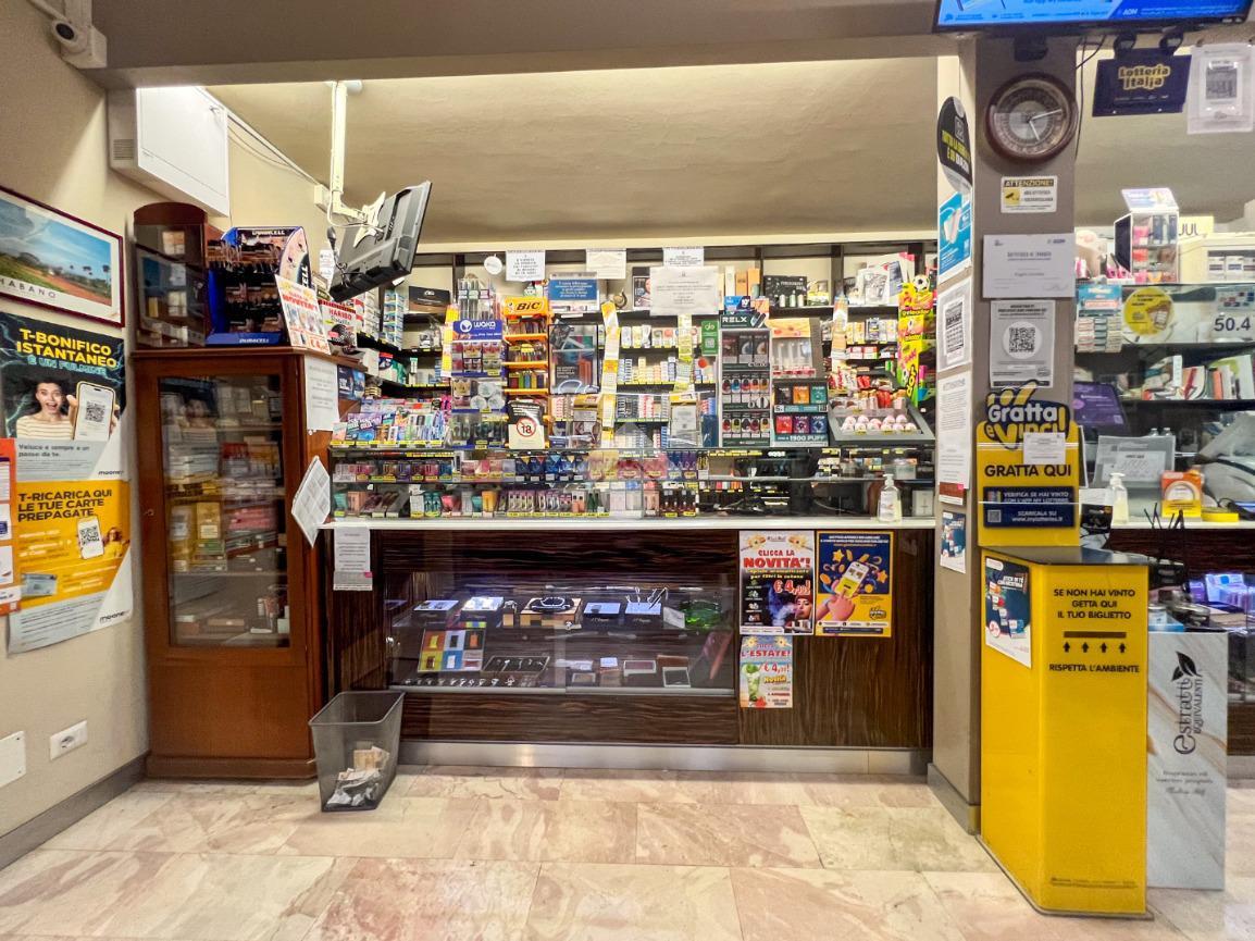 Negozio in Galleria Guglielmo Mazzini 1, Seregno, {3} - Foto 1