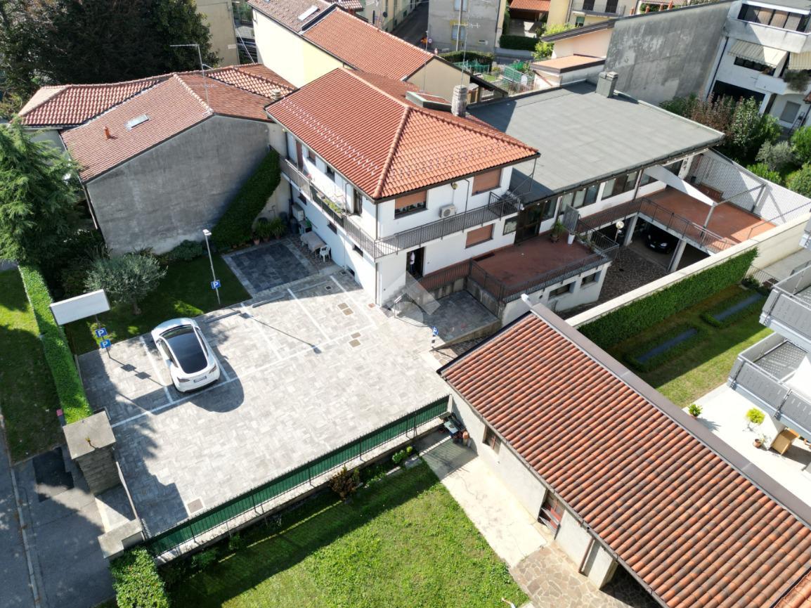 Capannone in V.Le Brianza 20, Carate Brianza, {3} - Foto 1
