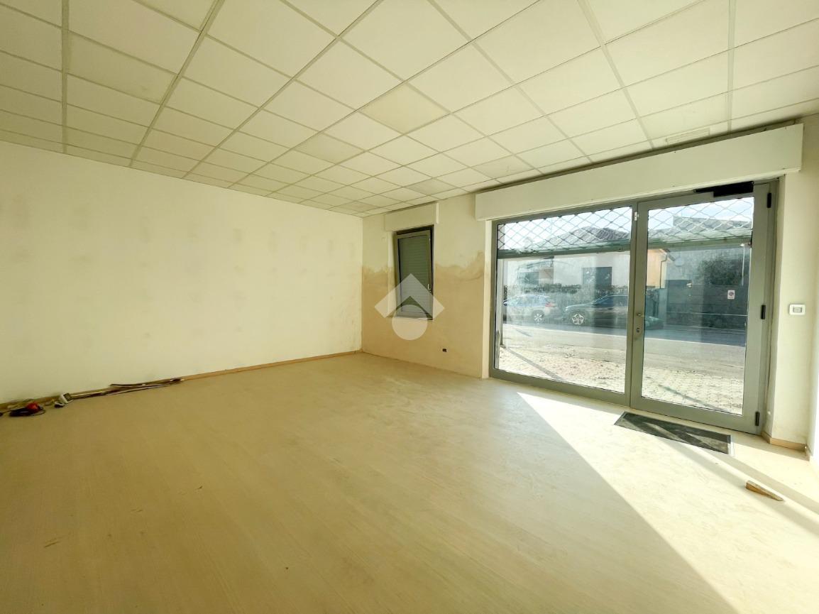 Negozio in Via G. Verdi 136, Seregno, {3} - Foto 2