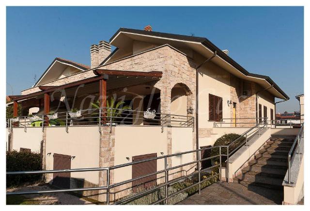 Villa in Via Carlo Cattaneo 7, Cambiago - Foto 1