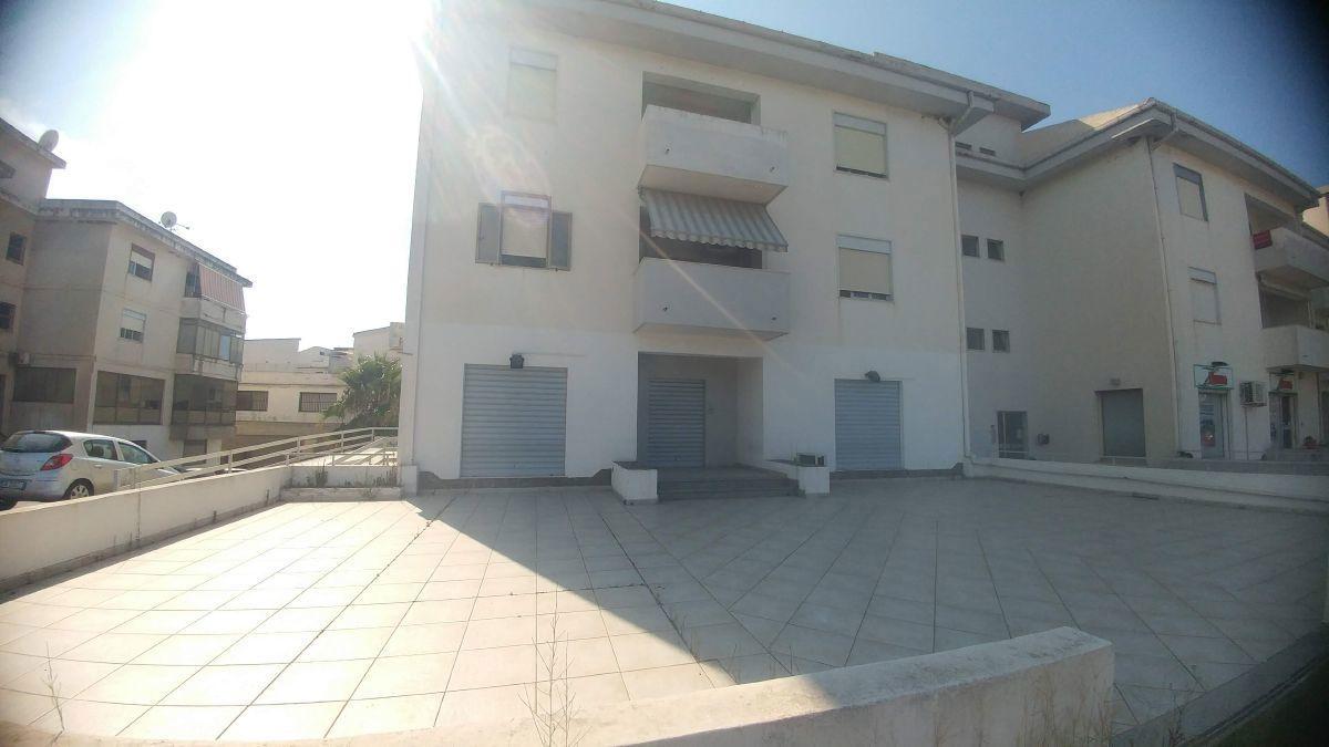 Esercizio commerciale in Viale a. Gramsci S.N., Milazzo, {3} - Foto 1