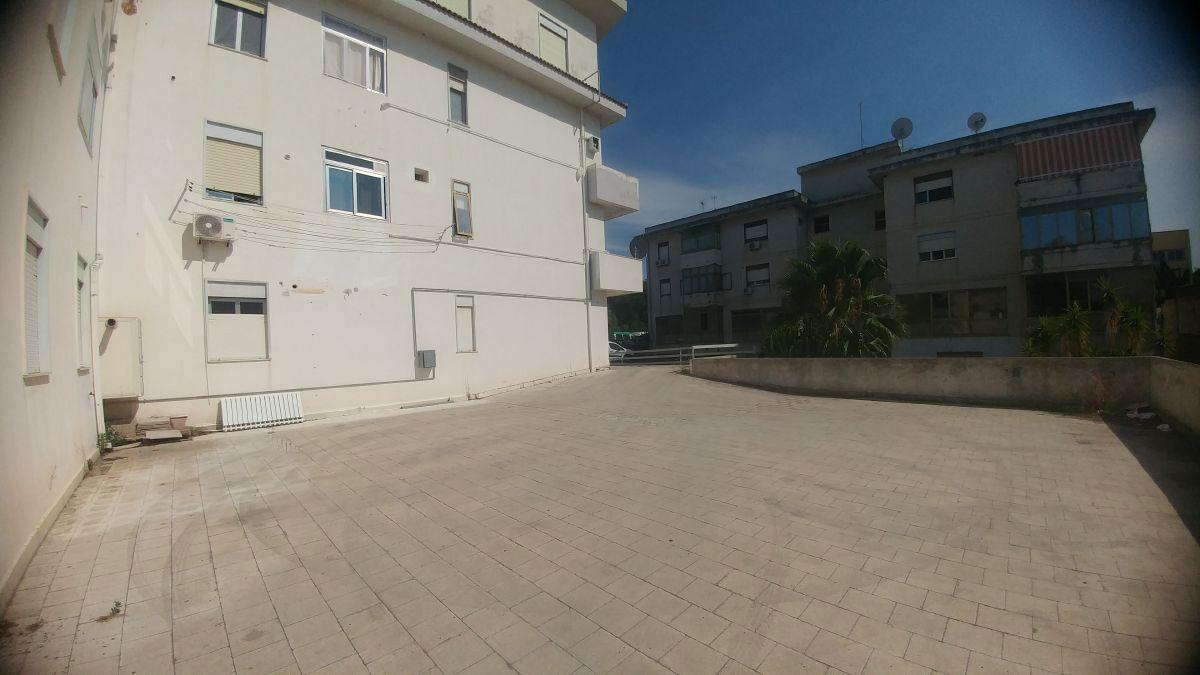 Esercizio commerciale in Viale a. Gramsci S.N., Milazzo, {3} - Foto 2