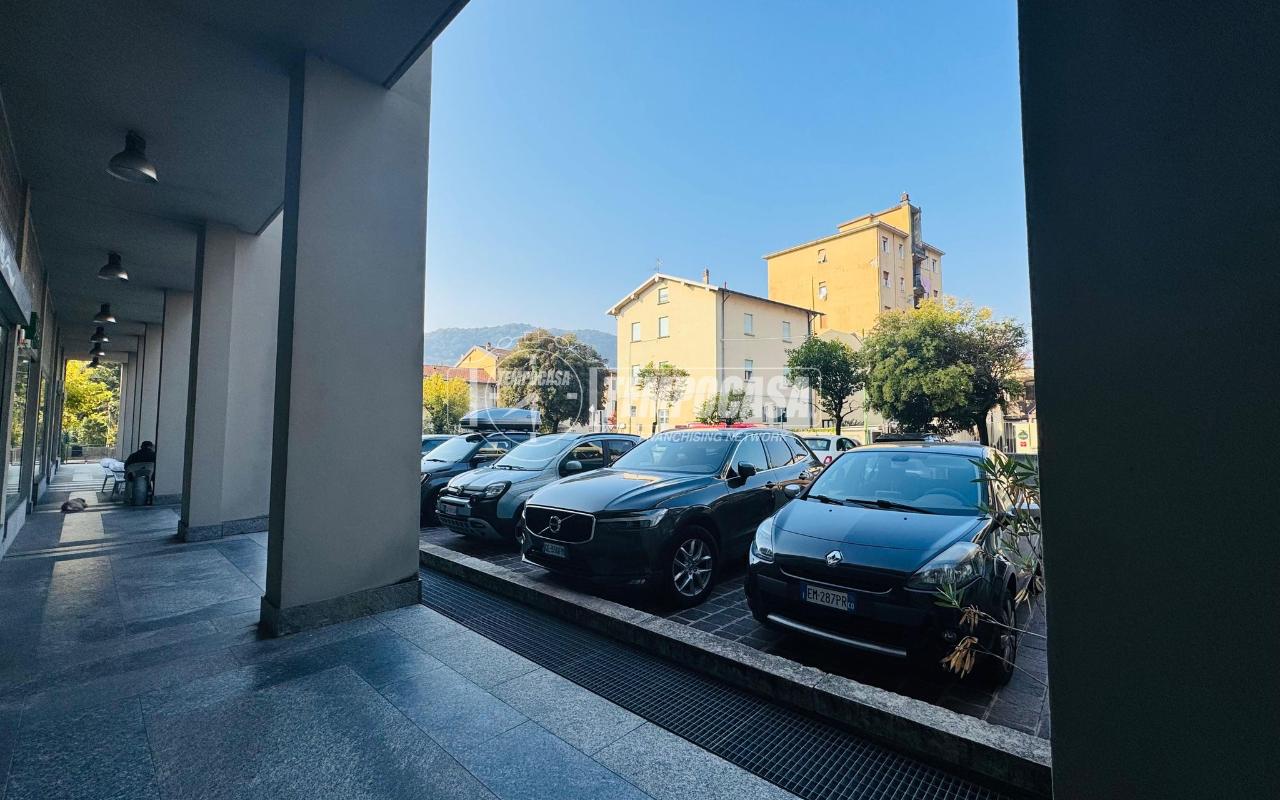 Negozio in Via Cinque Giornate 76, Cernobbio, {3} - Foto 2