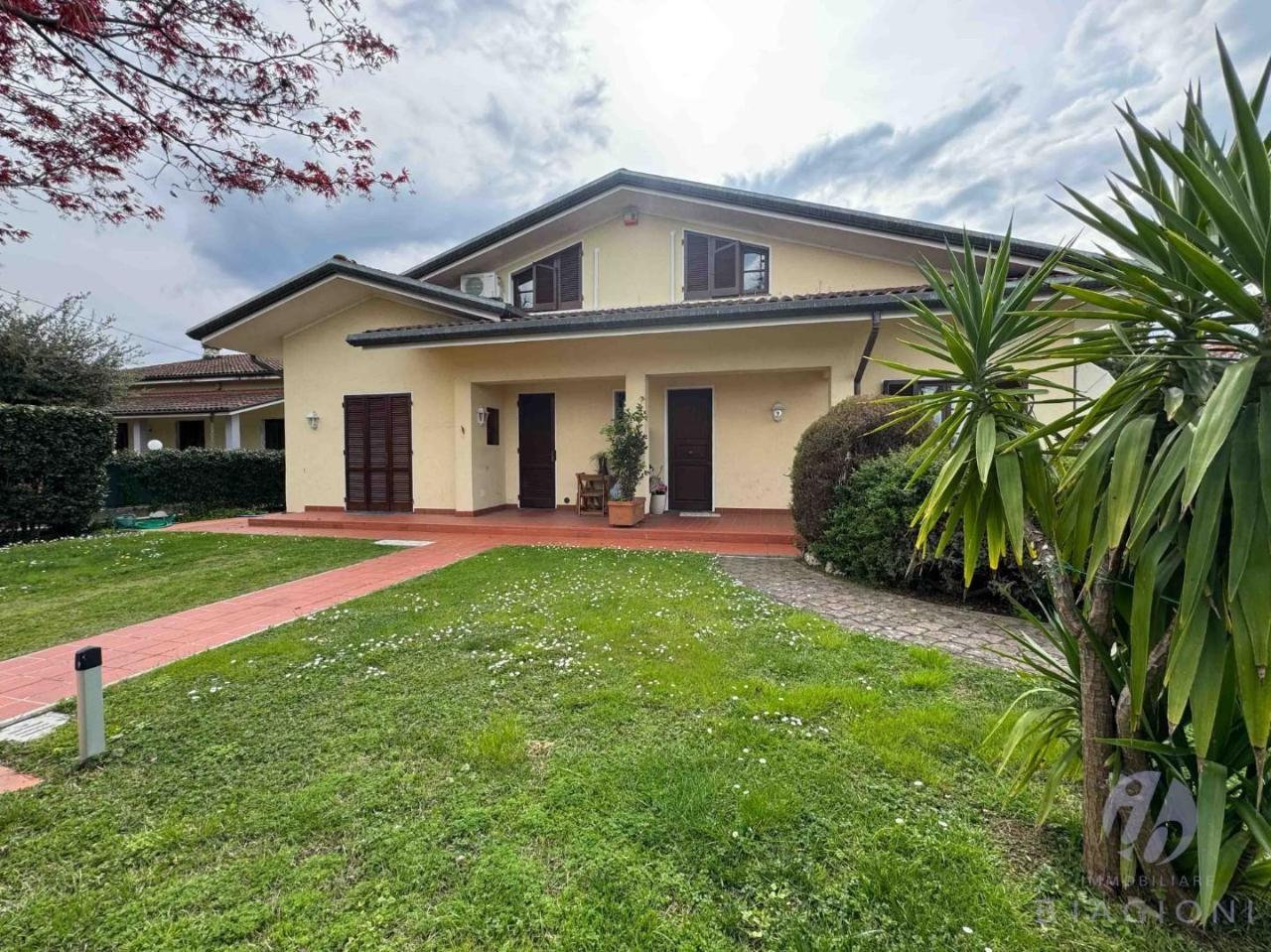 casa indipendente in vendita a Pietrasanta in zona Marina di Pietrasanta
