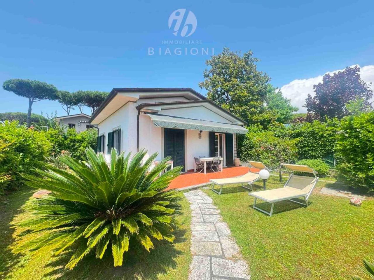 casa indipendente in vendita a Forte dei Marmi in zona Vittoria Apuana