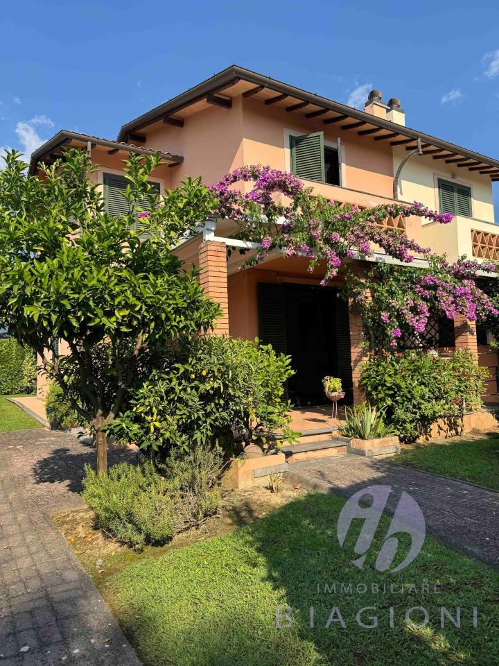 casa indipendente in vendita a Pietrasanta in zona Marina di Pietrasanta