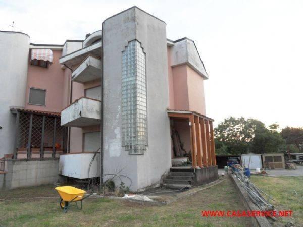 Detached house in Strada Statale 69 del Valdarno, Montevarchi - Photo 1