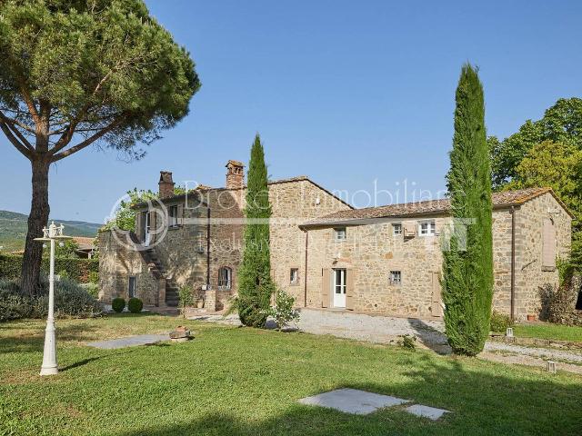 Country house or cottage in Case Sparse Cortona 694, Cortona - Photo 1