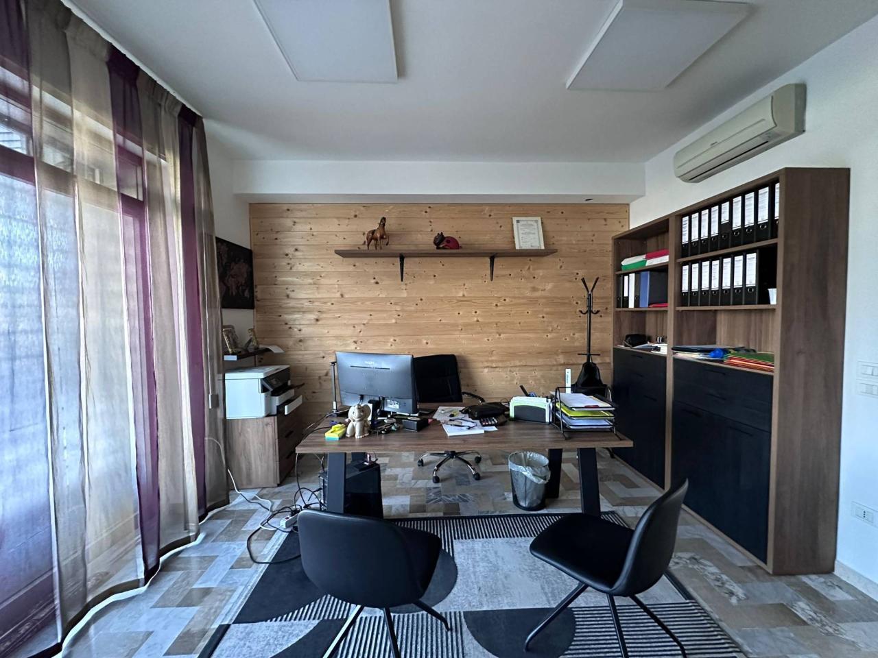 Negozio in Via Perugia 31, San Nicola La Strada, {3} - Foto 1
