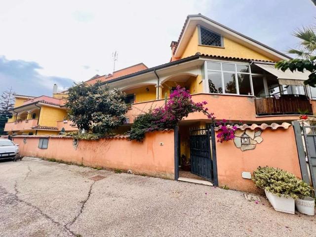 Villa a schiera in {3}, Via Mar del Giappone - Foto 1