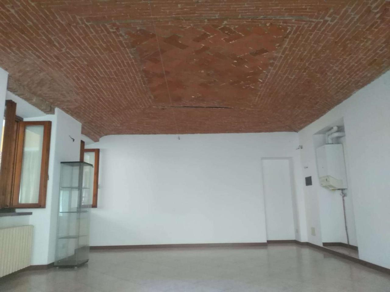 Negozio in Corso Roma , Borgomanero - Foto 1