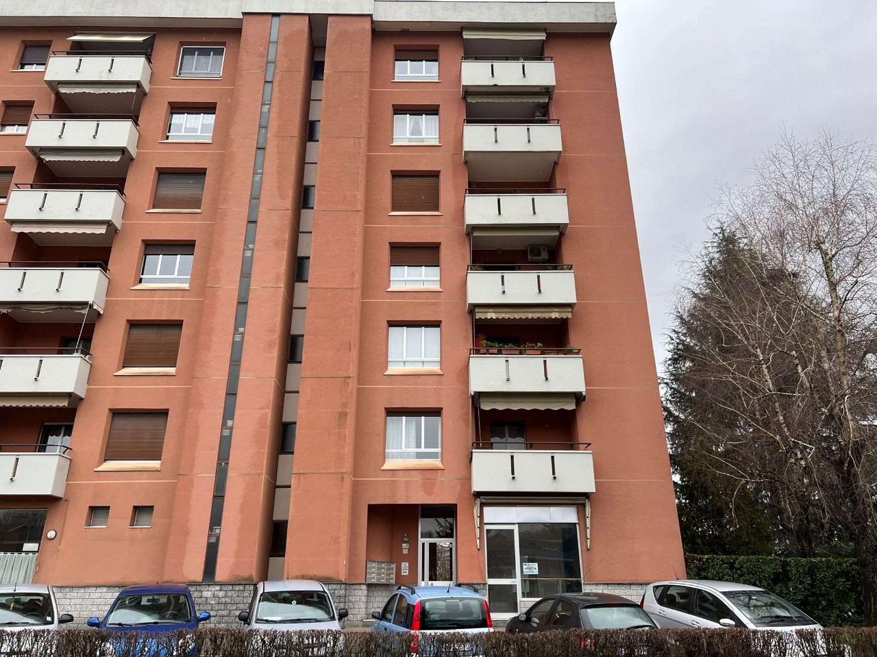 Negozio in Via Carlo Antonio Molli 32, Borgomanero, {3} - Foto 2