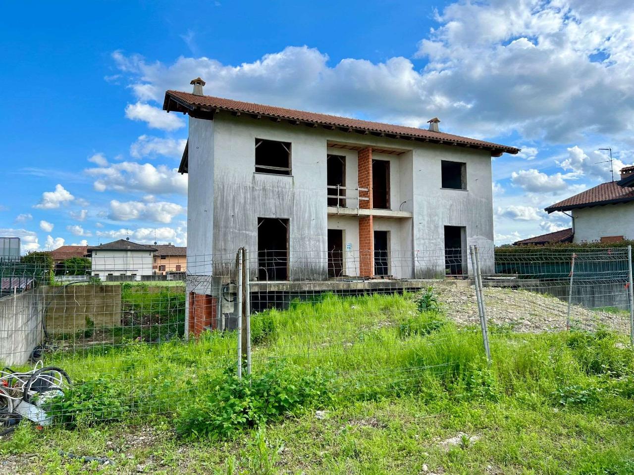 Villa bifamiliare in vendita a Cavaglio D'Agogna