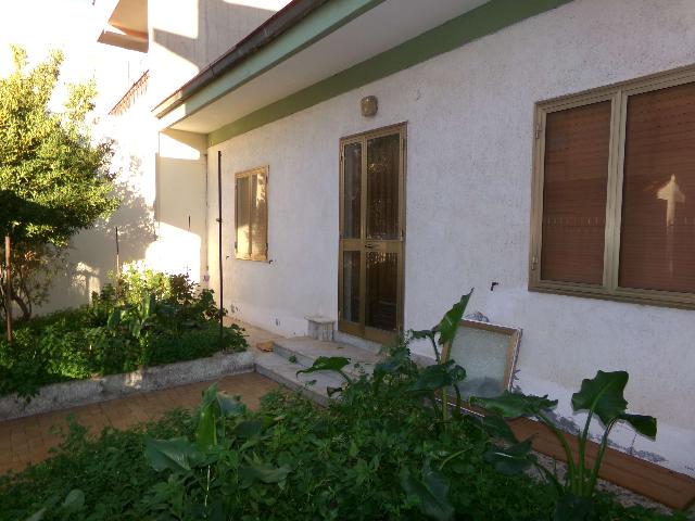 Detached house in Via Padova, Assemini - Photo 1