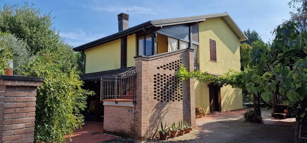 Villa bifamiliare in vendita a Forli'