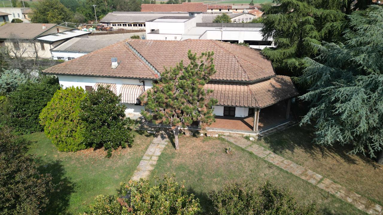 Villa unifamiliare in vendita a Castelvisconti
