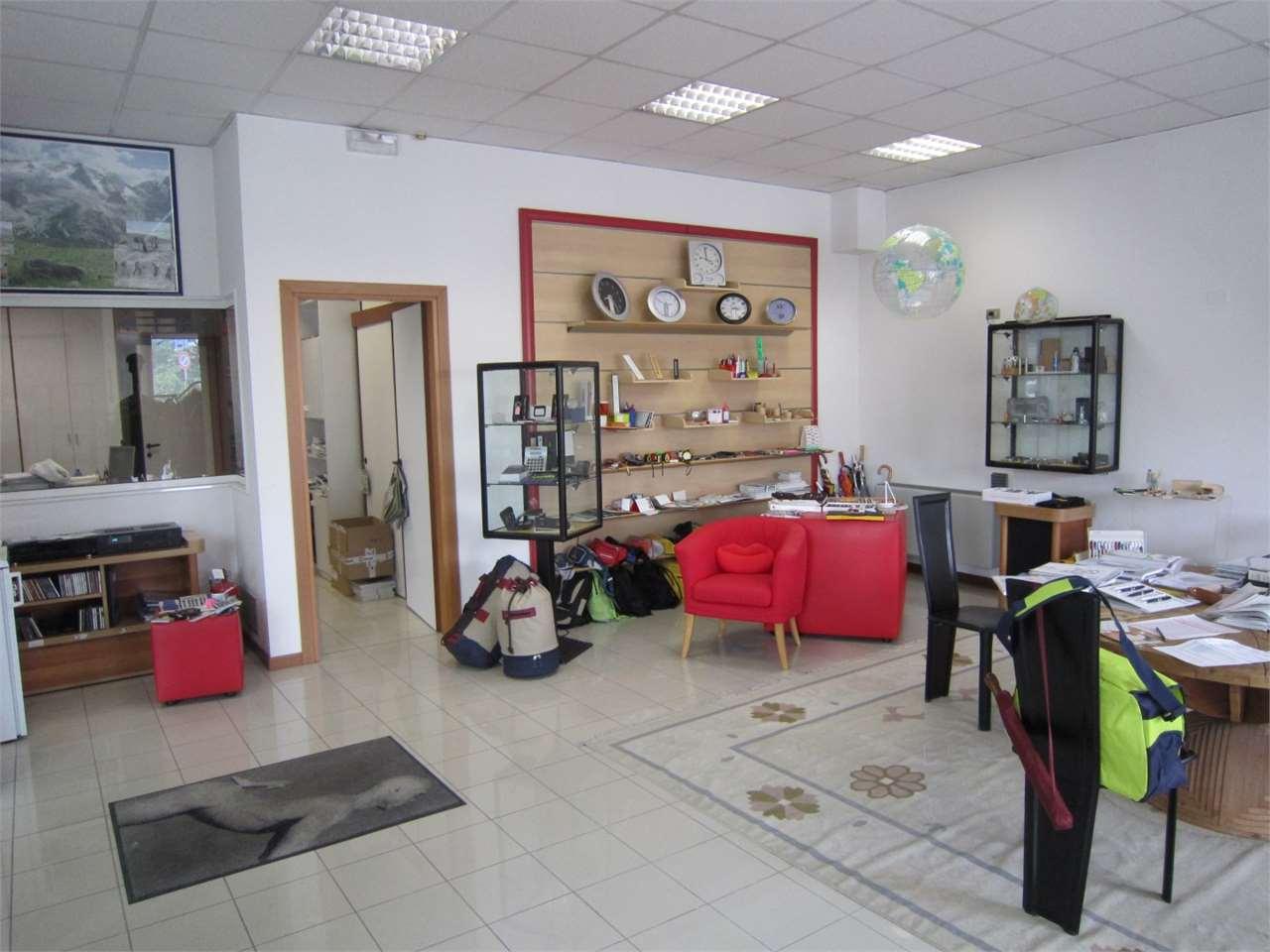 Negozio in Via dei Carpani 2 F, Castelfranco Veneto - Foto 1