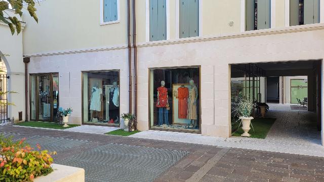 Shop in Via Romanina 2, Castelfranco Veneto - Photo 1