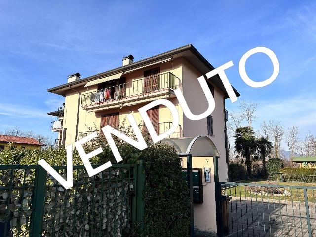 2-room flat in Via Doberdò, Malnate - Photo 1