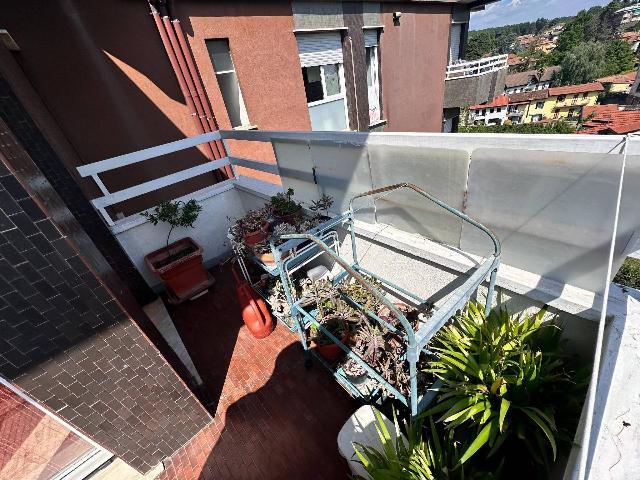 4-room flat in Via Giacomo Matteotti, Malnate - Photo 1