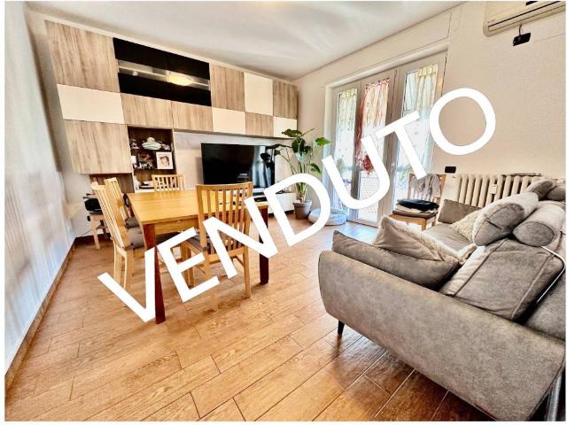 3-room flat in Via Amerigo Vespucci, Malnate - Photo 1