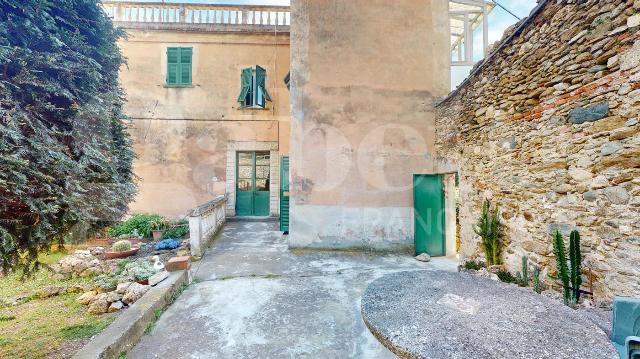 4-room flat in Via Cavassola 15, Finale Ligure - Photo 1