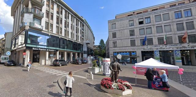 Shop in Piazza Borsa  1, Treviso - Photo 1