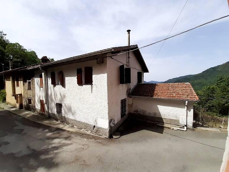 Casa indipendente in vendita a Lumarzo