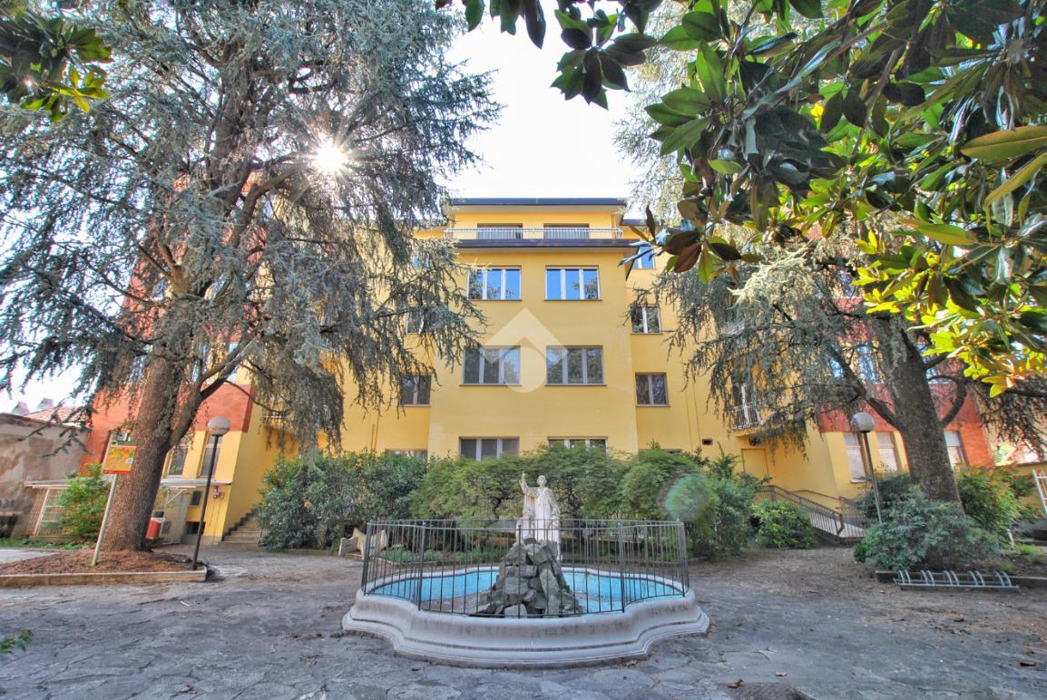 Palazzina commerciale in Via Tarachia Giordano 5, Livorno Ferraris, {3} - Foto 2