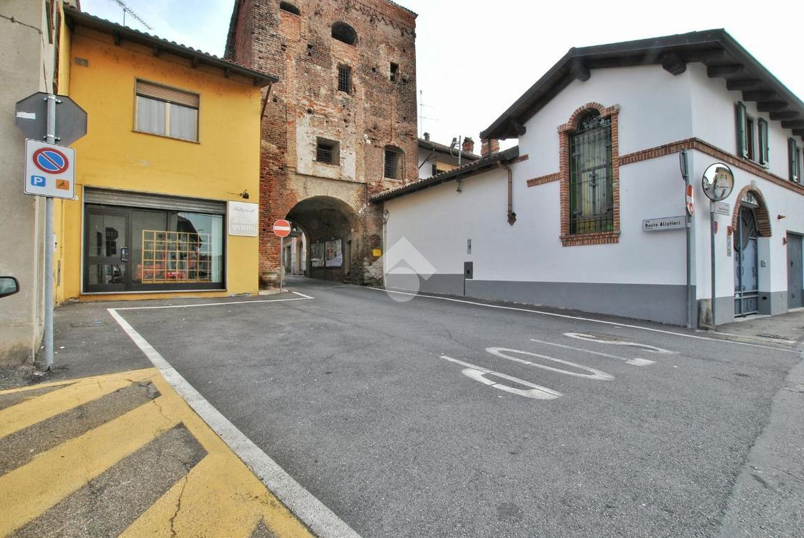 Palazzina commerciale in Via Dante Alighieri 6, Livorno Ferraris, {3} - Foto 1
