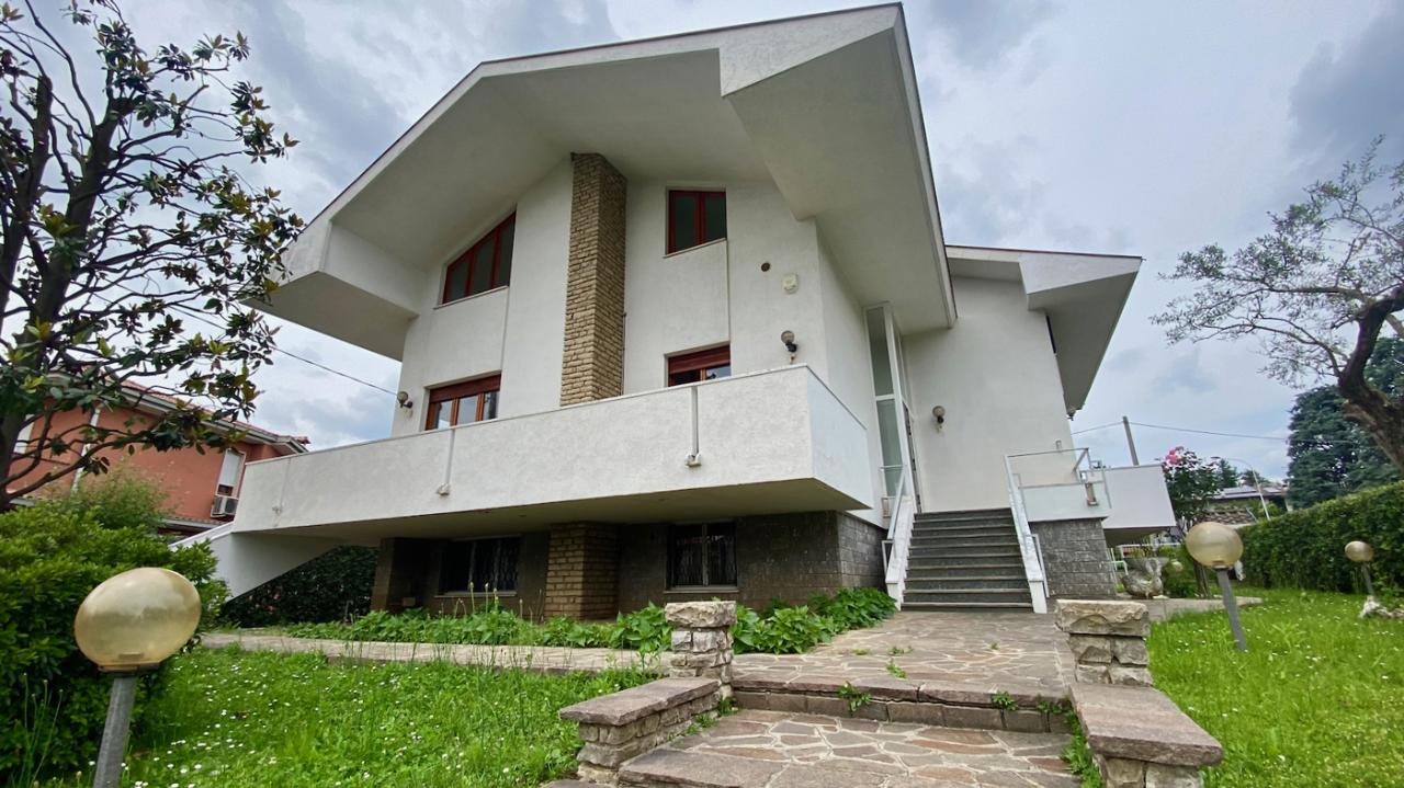 Villa in vendita a Calusco D'Adda