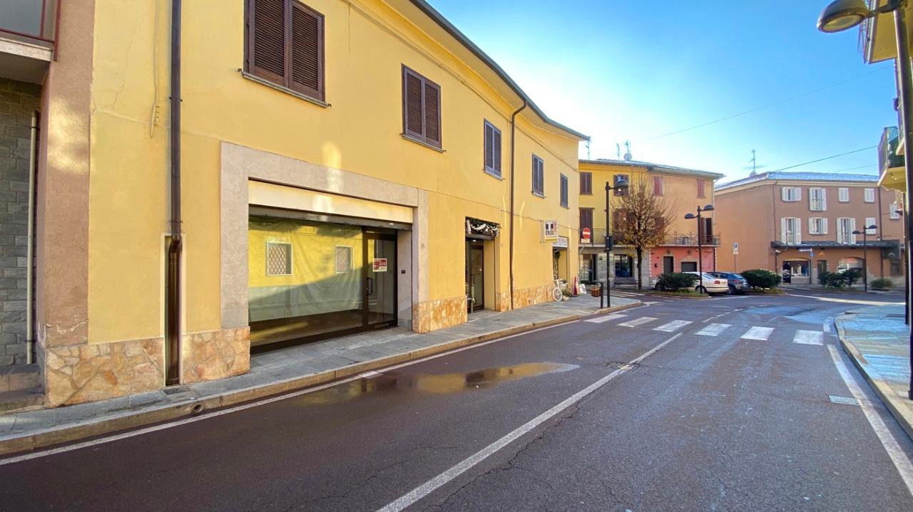Negozio in Piazza San Rocco 86, Calusco D'Adda, {3} - Foto 1