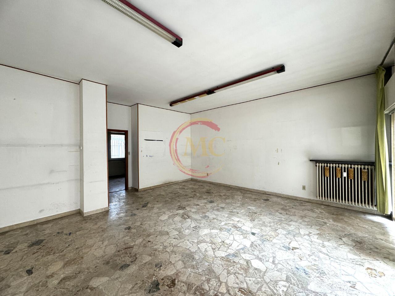 Negozio in Viale Dante 70, Riva Del Garda, {3} - Foto 2