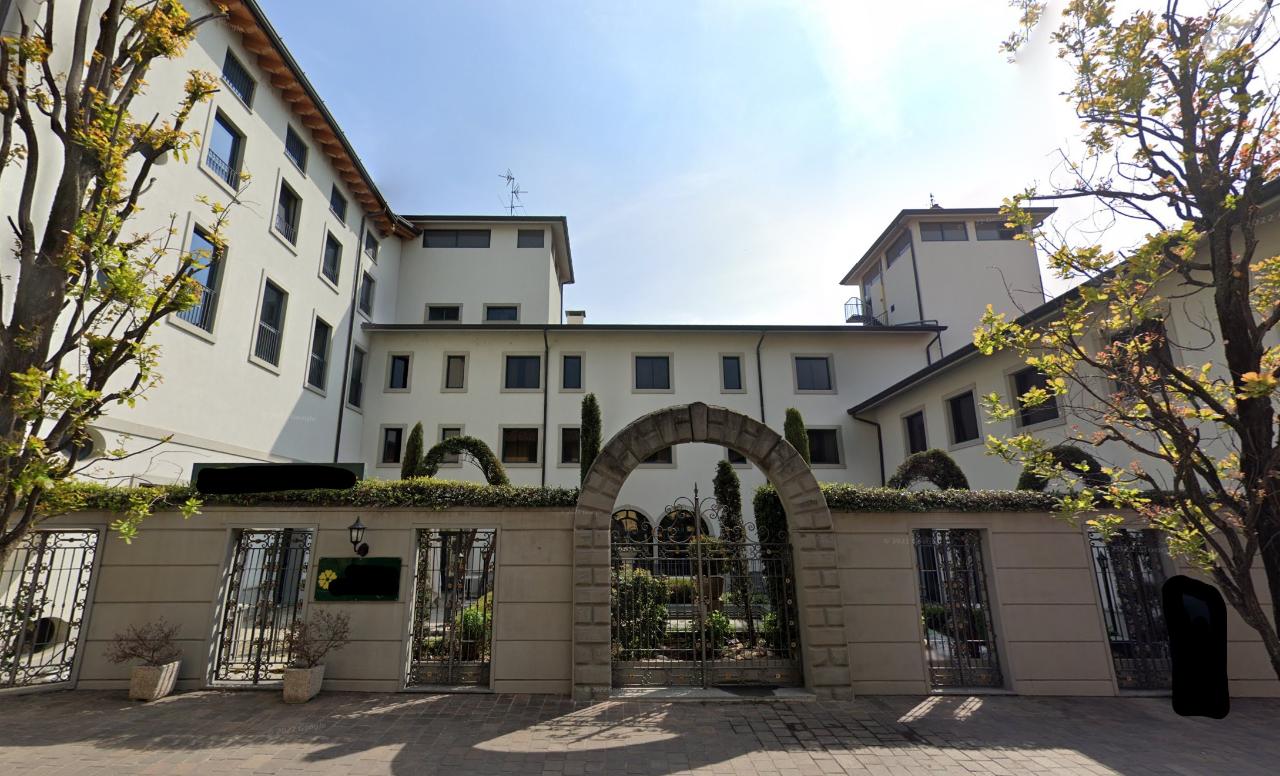 Albergo in vendita a Boltiere