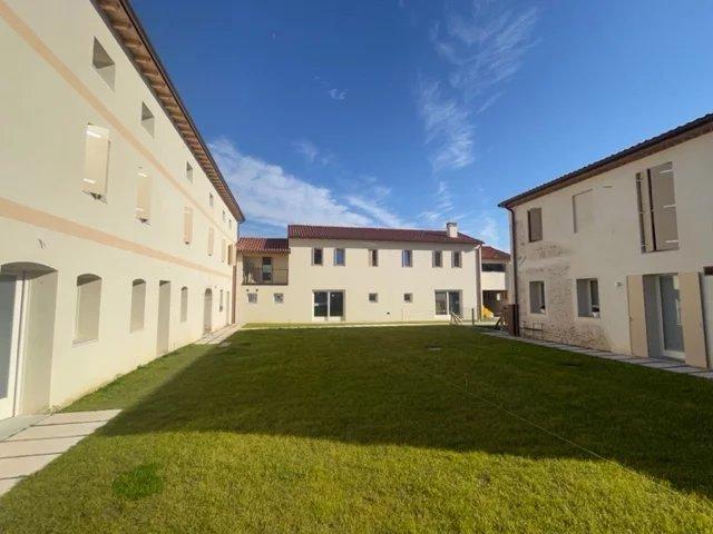 Villa plurifamiliare in vendita a San Pietro Di Feletto