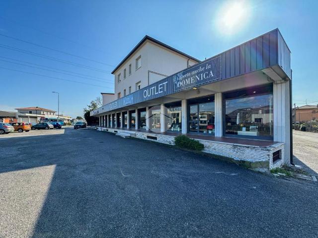 Shop in Via Padana Superiore 2, Mazzano - Photo 1