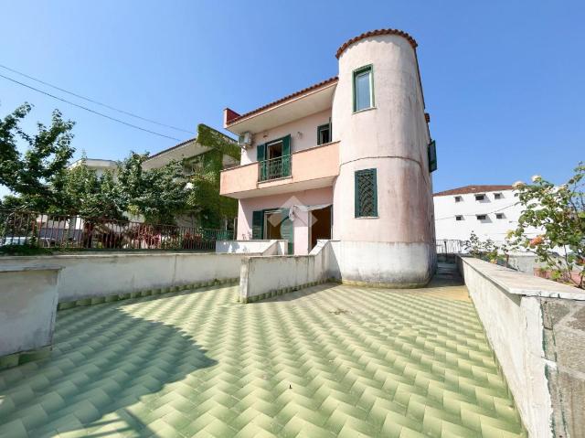 Mansion in Viale dei Pini Sud 2, Giugliano in Campania - Photo 1