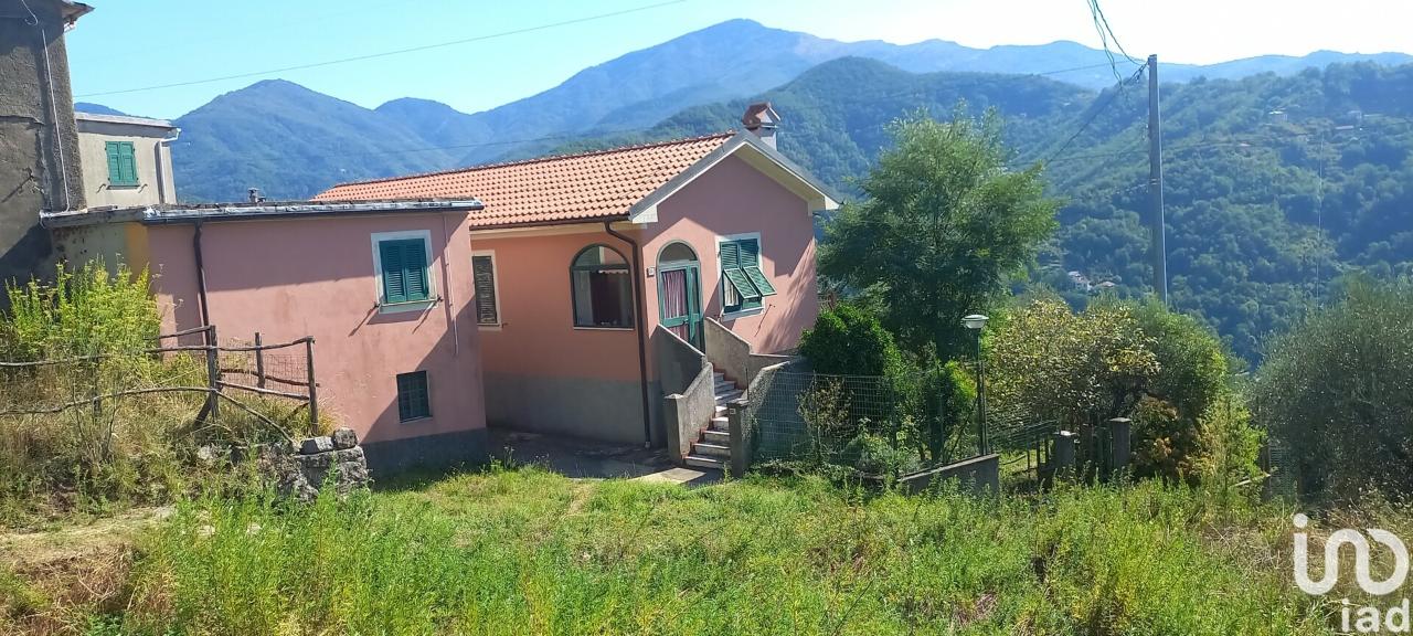 Casa indipendente in vendita a Mezzanego
