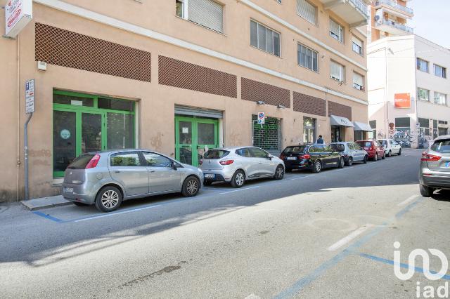 Negozio in Via Valle Miano 37, Ancona - Foto 1